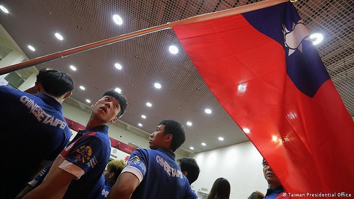 Taiwan Athleten mit Taiwanesischer Flagge