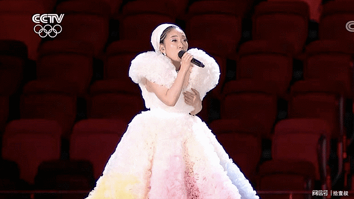 你敢信？湖南卫视《歌手》淘汰的米西亚，如今在奥运开幕式上独唱（组图） - 1