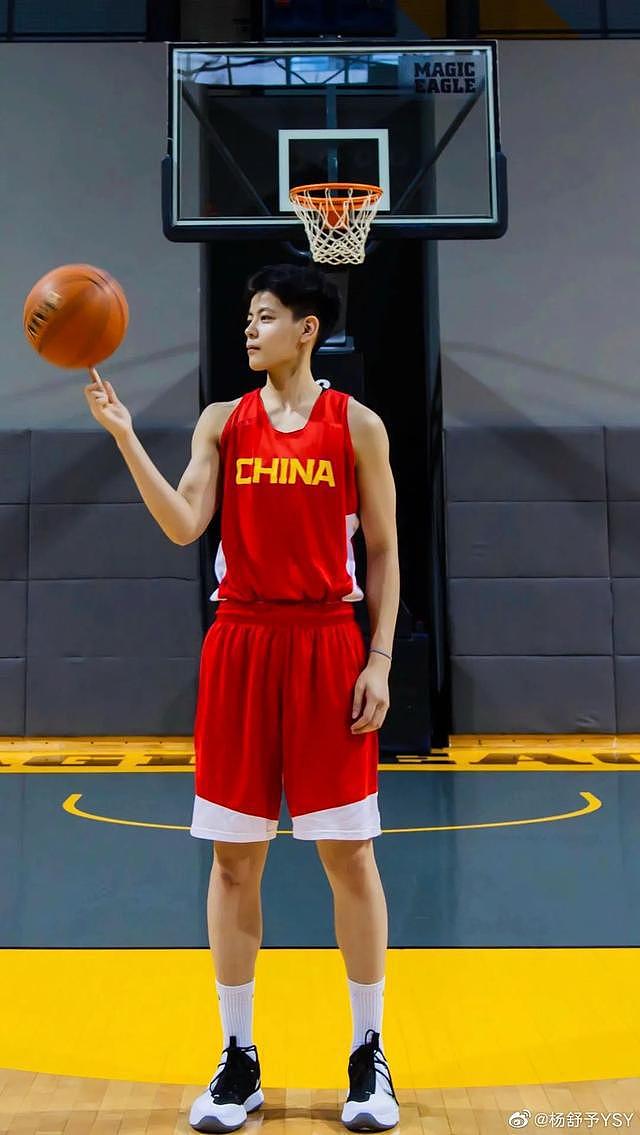 帅到上好几次热搜！19岁中国女篮运动员帅到出圈，颜值不输男明星（组图） - 29