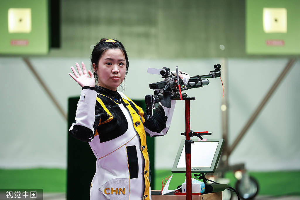 中国摘取东京奥运首金！女子10米气步枪杨倩夺冠，最后一枪绝杀逆转（组图） - 1