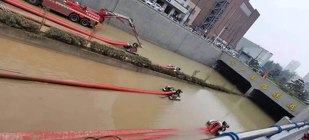 直击京广路隧道排水现场：数百辆泡水车被捞出，有遗体被发现（组图） - 4