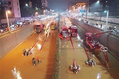积水最深13米，郑州京广隧道拖出200多辆涉水车，遇难人数正在核实中（组图） - 2