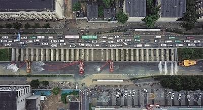 积水最深13米，郑州京广隧道拖出200多辆涉水车，遇难人数正在核实中（组图） - 3