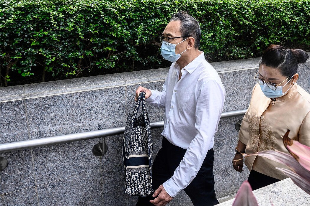 2019年7月元朗袭击事件中被指控者之一邓怀琛上个月抵达香港一家法院。周四，他被判处七年刑期。