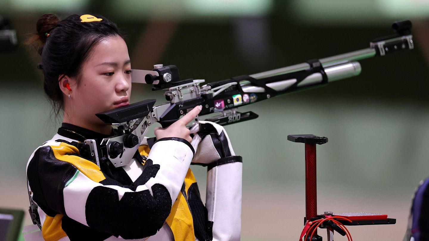 2020年东京奥运会-射击-女子10米气步枪射击场，中国射击运动员杨倩夺冠。（路透社）