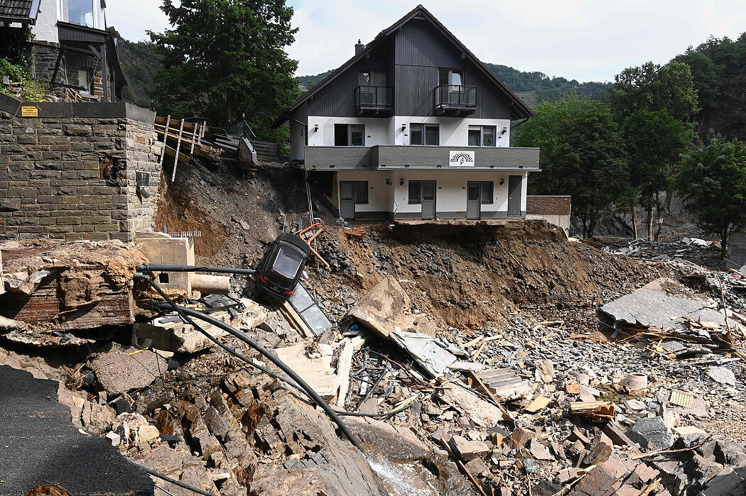 德国遭遇了人们记忆中最严重的洪灾，至少165人确认死亡。