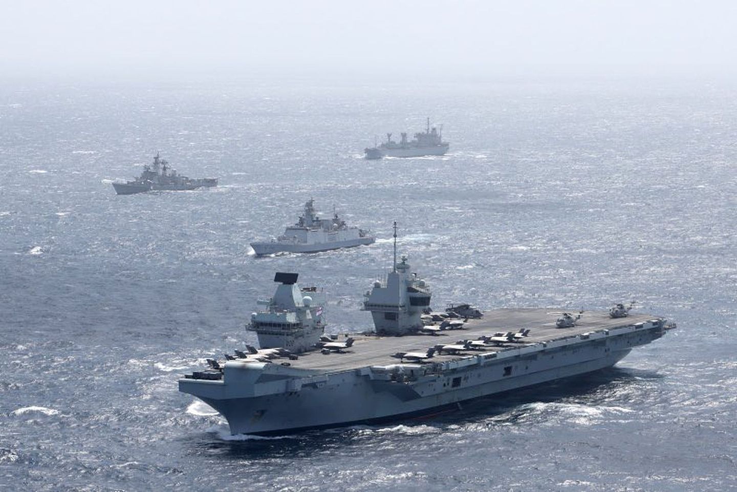 7月22日，英国发布了，英国航母同印度海军联合军演的照片。（Twitter@Commander UK Carrier Strike Group）