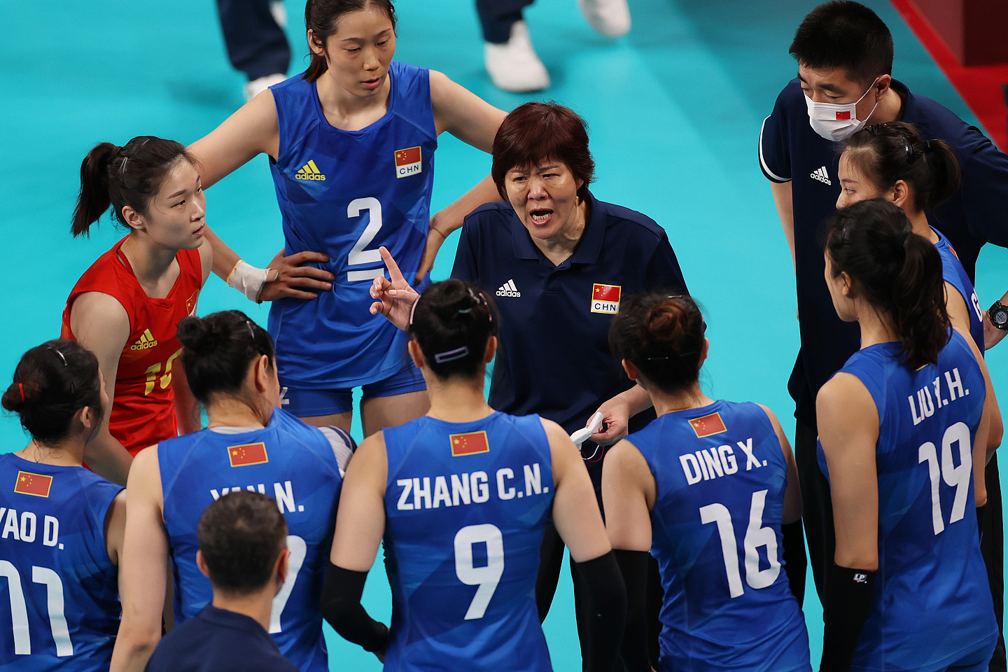 中国女排0-3不敌美国：东京奥运两连败，王梦洁再上热搜