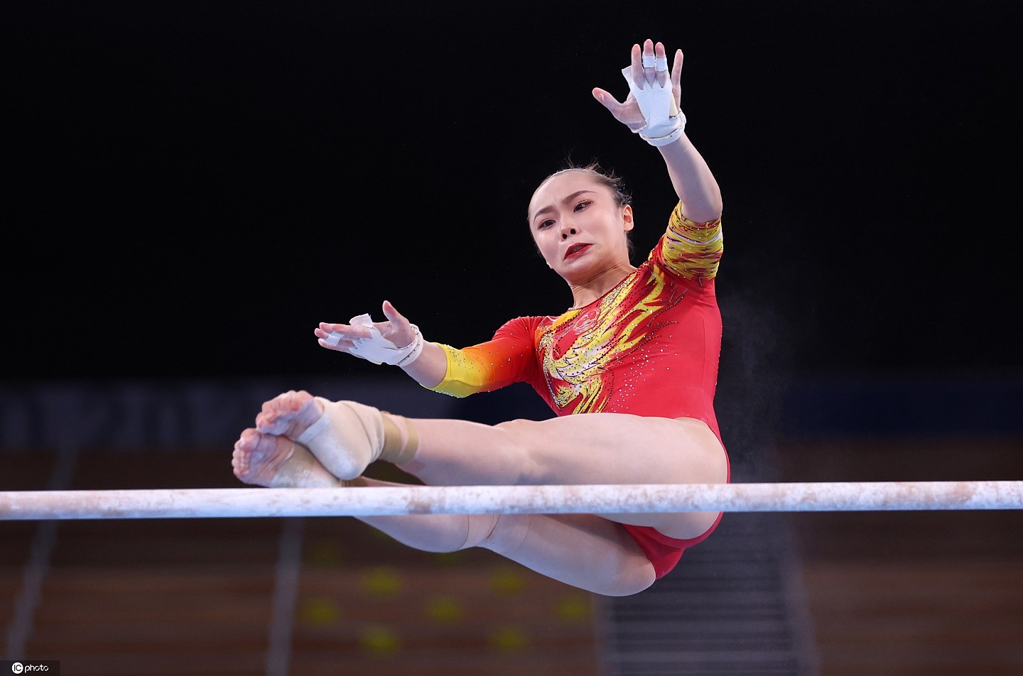 中国队体操女子团体仅获第7名，芦玉菲掉杠，整个人平拍在垫子上（组图） - 1