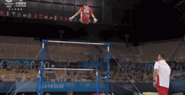 心疼！中国体操姑娘芦玉菲掉杠 整个人平拍在垫子上