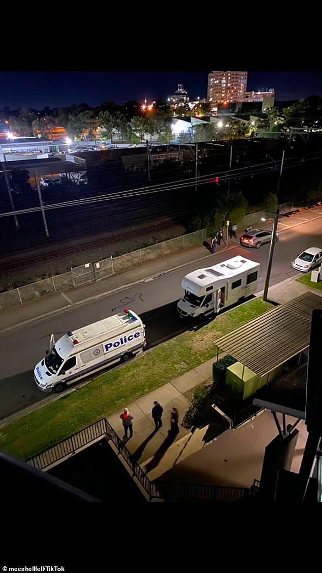 悉尼公寓楼因疫情被封！住户分享隔离生活：警方24小时看守，谁都不能进出（组图） - 3