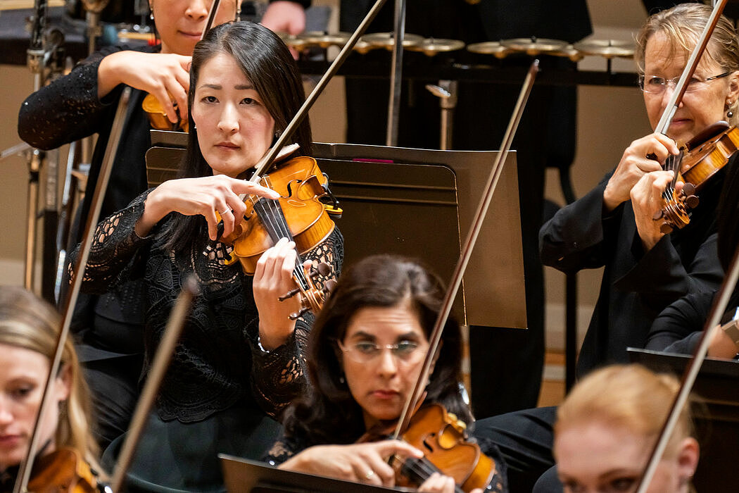 小提琴家门田由佳（中左）说，亚洲音乐家被视为“某种入侵物种，就像鲤鱼或杀人黄蜂”。