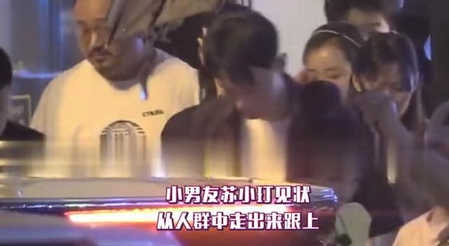 董璇离婚后真潇洒，白天喂男工作人员吃雪糕，晚上与绯闻男友聚餐（组图） - 19