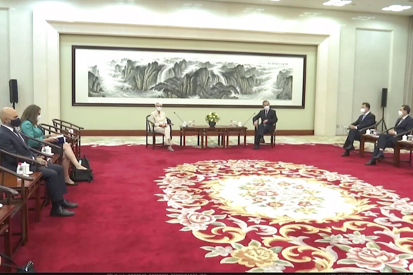 中国外长王毅7月26日在天津接见美国副国务卿舍曼（Wendy Sherman）。（AP）