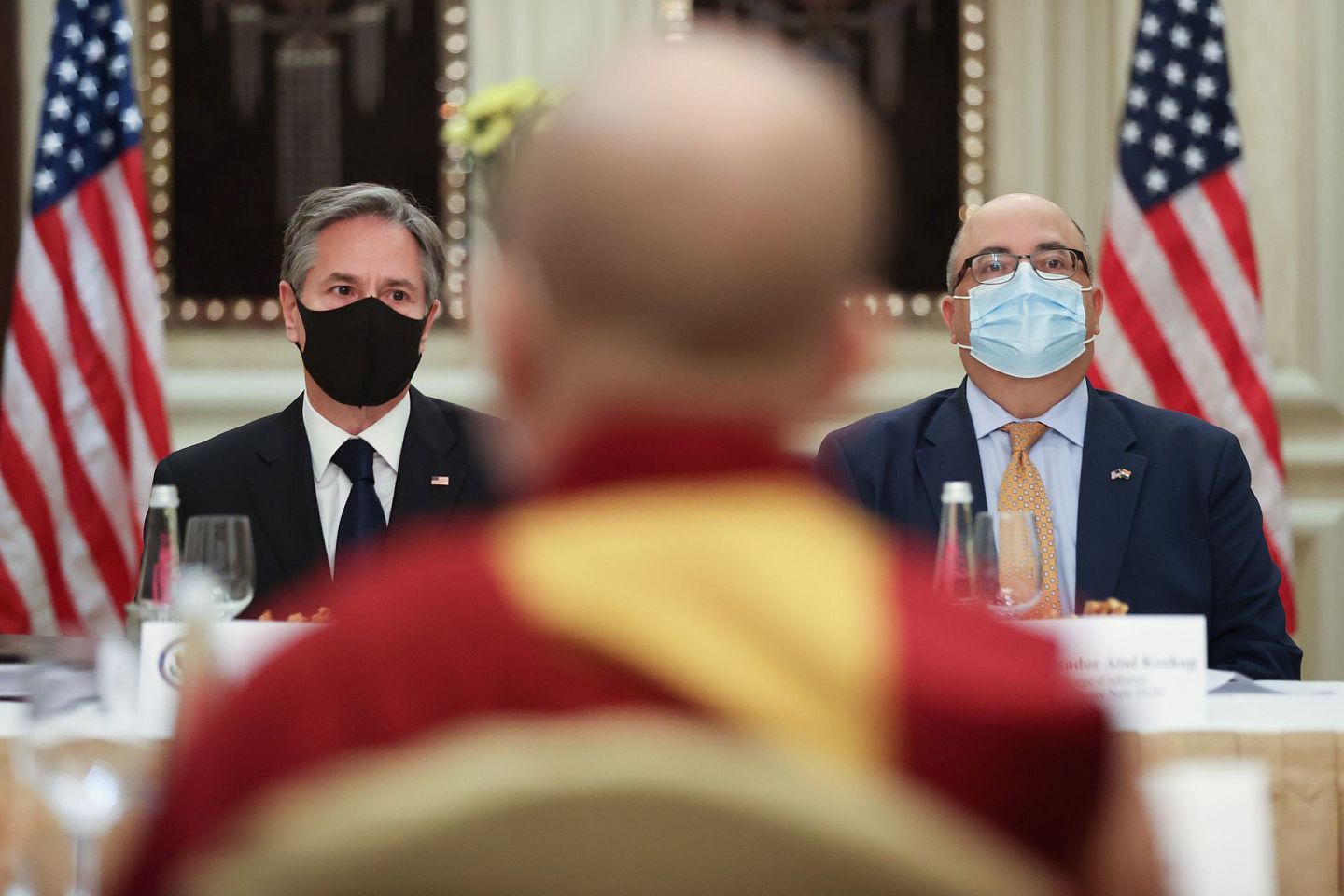 7月28日，布林肯与达赖喇嘛代表仲琼欧珠（Ngodup Dongchung）进行了短暂会晤。（Reuters）