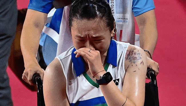 跟腱断裂，坐轮椅离场哭成泪人！她出生在中国，为美国出战奥运会（组图） - 5