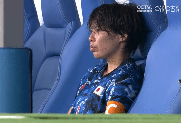 日本女足出局：全员爆哭，队长瘫坐，头号球星怒砸皮球（组图） - 4
