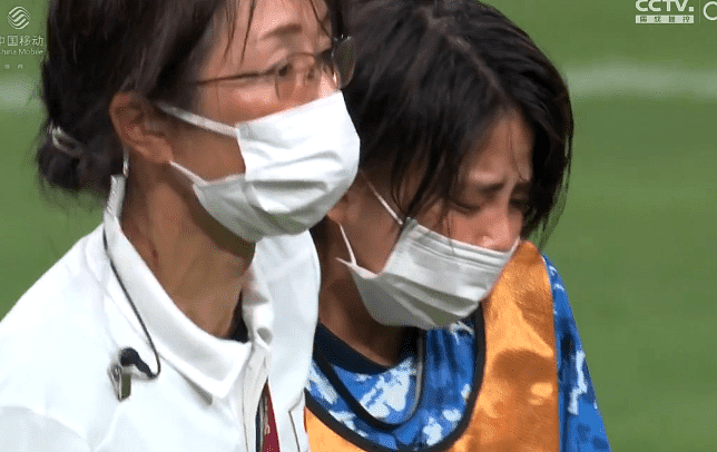 日本女足出局：全员爆哭，队长瘫坐，头号球星怒砸皮球（组图） - 8