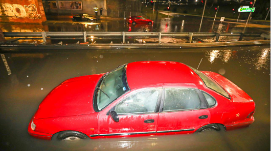 暴雨过后，6车被困墨尔本地下道，SES展开救援（组图） - 3