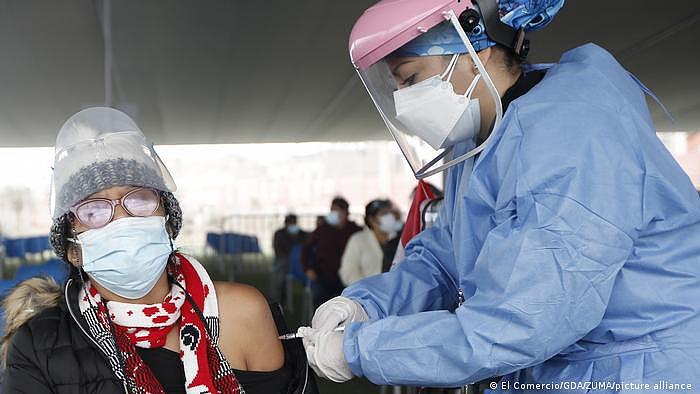 利马的新冠疫苗接种——到目前为止，约有14%的秘鲁人获得完整免疫