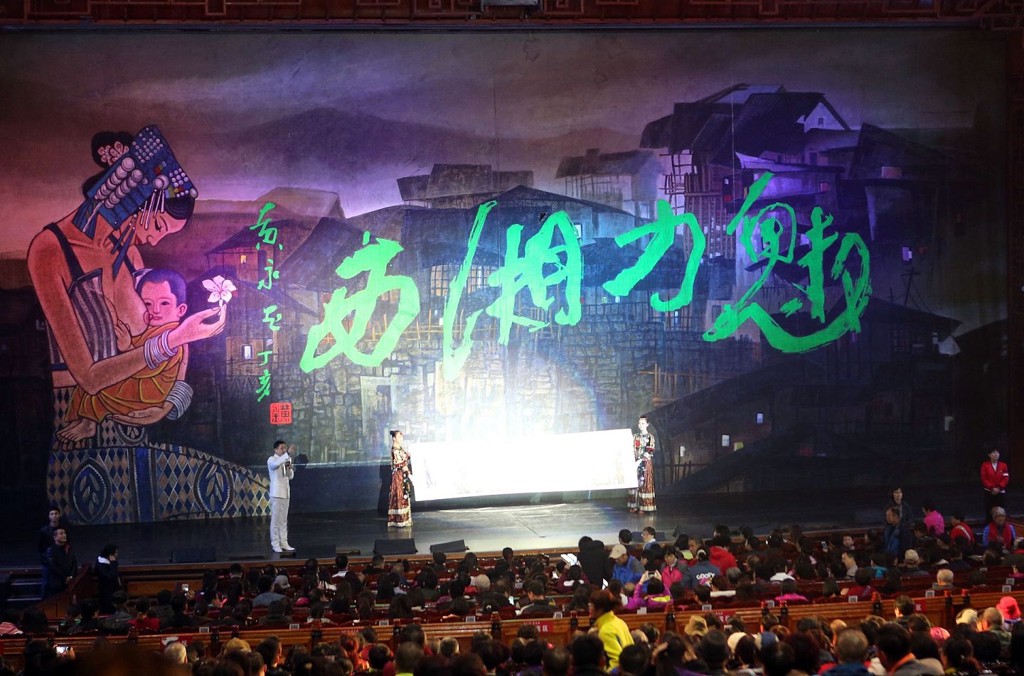湖南张家界魅力湘西剧场成为南京禄口机场后的另一个疫情爆发和传播点。（视觉中国）