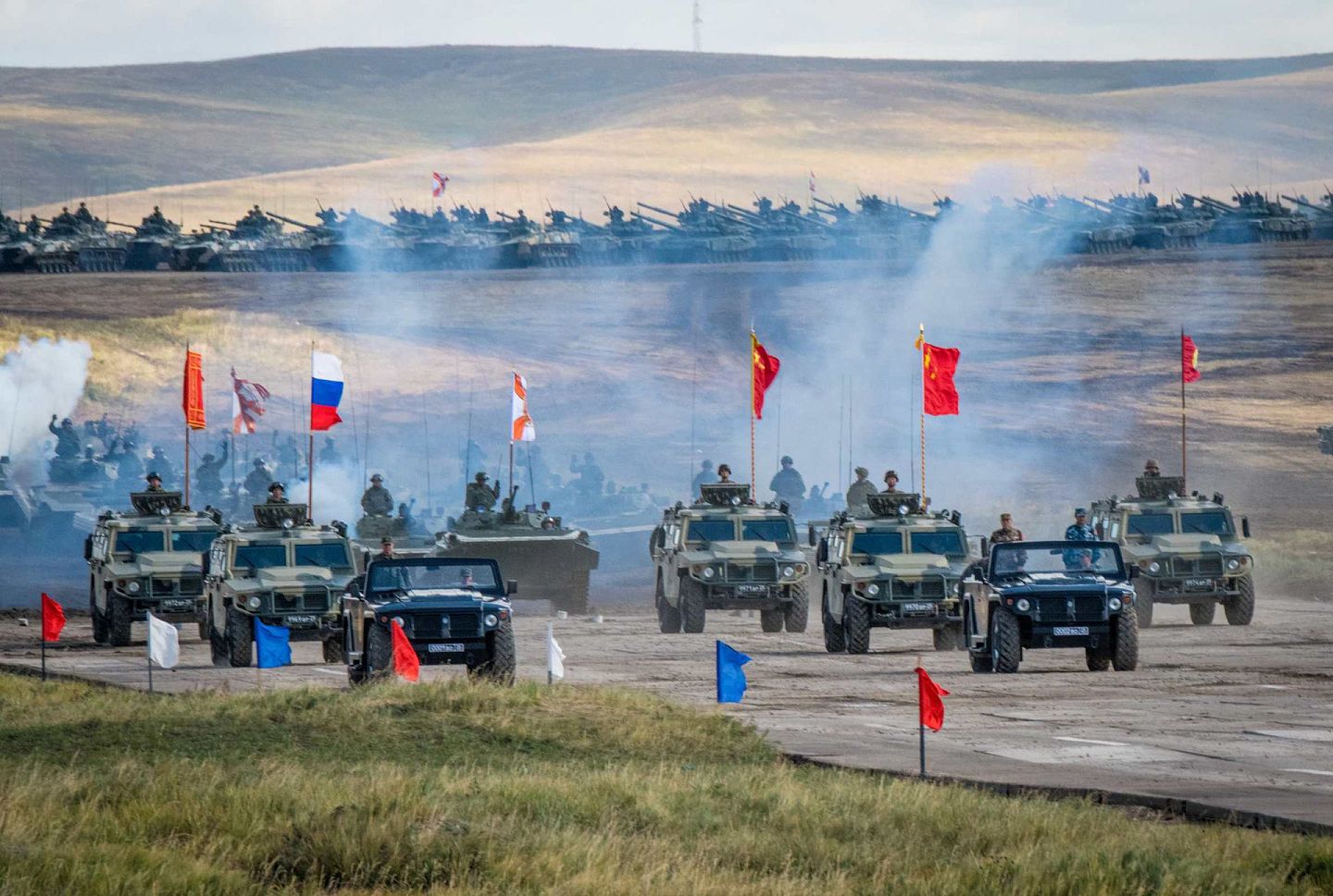 俄罗斯“东方-2018”战略演习和沙场检阅开幕式现场画面。（AFP）