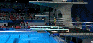 虚晃一枪！德国跳水选手起跳后，突然来个“急刹车”，教练看傻眼（视频/组图） - 12
