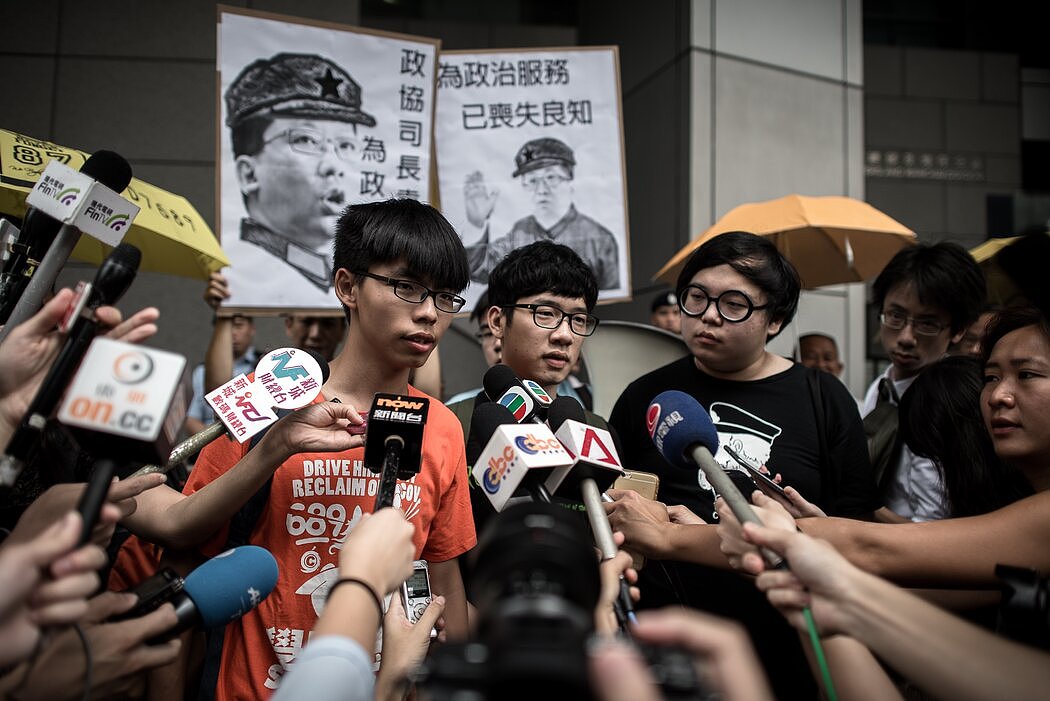2015年，黄之锋（左）与罗冠聪（右）。前学生会主席罗冠聪后来被选举为香港立法会议员。