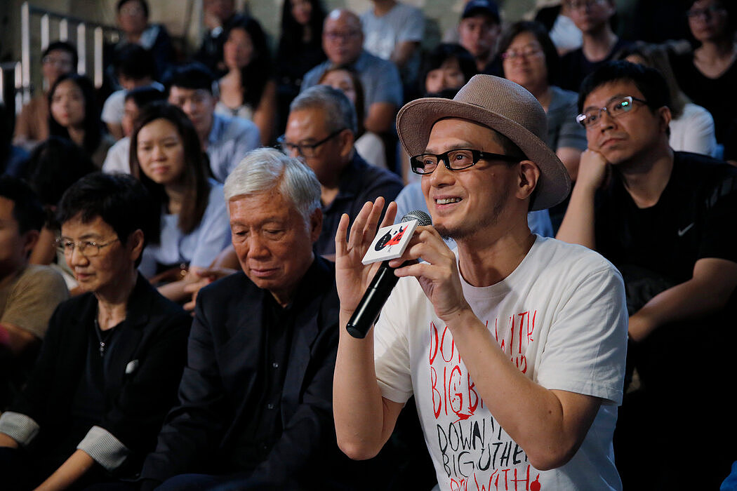 图为2019年的黄耀明，他是少数几个公开反对香港政府及其北京支持者的知名人士之一。