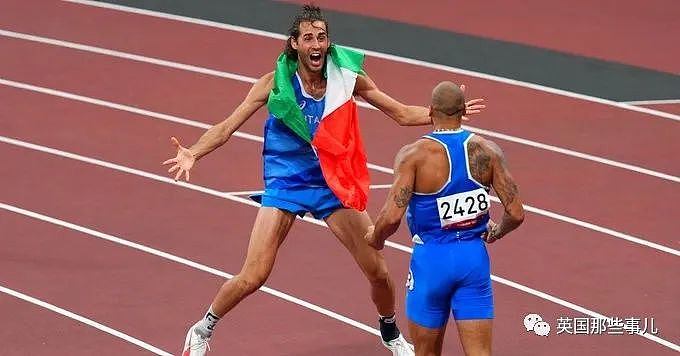 意大利连夺两金，帅哥运动员头盖国旗热情拥吻！网友：极致浪漫（视频/组图） - 8