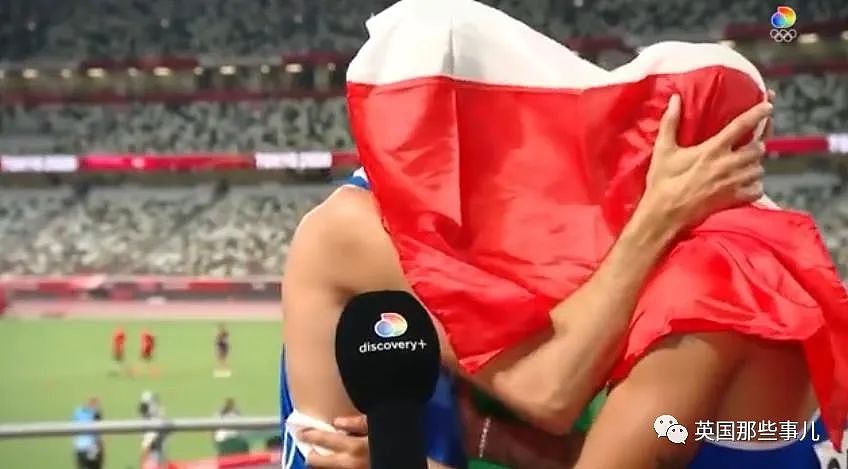 意大利连夺两金，帅哥运动员头盖国旗热情拥吻！网友：极致浪漫（视频/组图） - 24