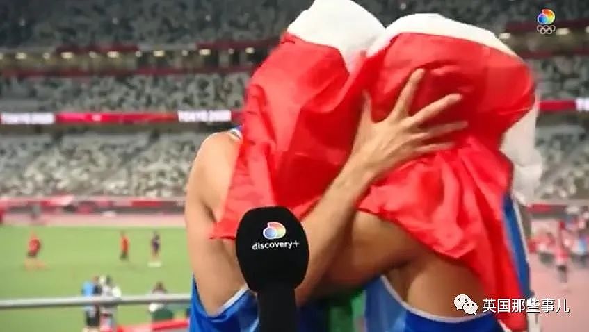 意大利连夺两金，帅哥运动员头盖国旗热情拥吻！网友：极致浪漫（视频/组图） - 25