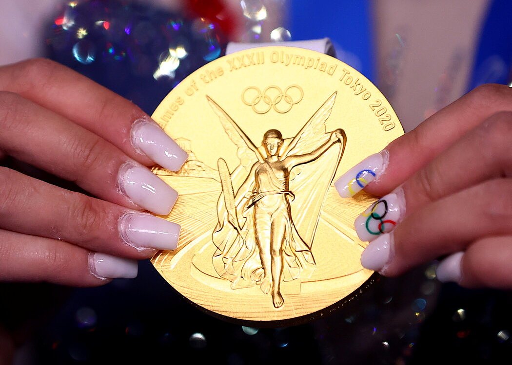 美国选手苏尼萨·李夺得金牌。尽管对佩戴奖牌的运动员来说，奖牌的情感价值可能是无价的，但奖牌却正在从领奖台走向典当行。