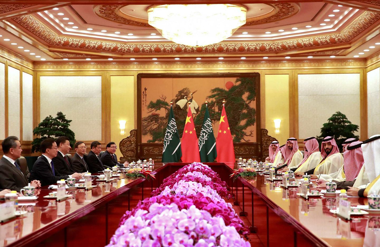 2019年2月22日，中国国家主席习近平在北京会见沙特王储小萨勒曼一行。（Reuters）