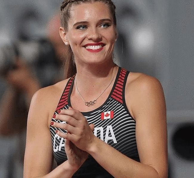 加拿大撑杆跳运动员阿莉莎在备战奥运会同时，正式入驻成人网站（组图） - 2