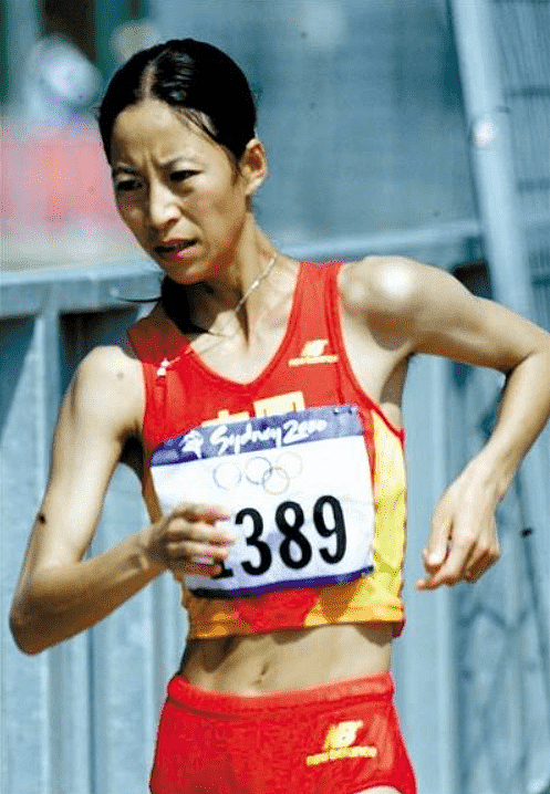 最“孤独”的中国奥运冠军：她赢得金牌后，现场无人庆祝，独自含泪绕场（组图） - 6