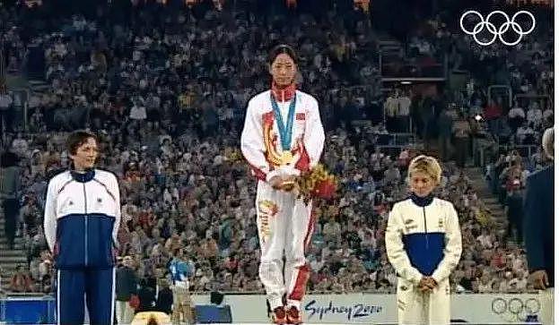 最“孤独”的中国奥运冠军：她赢得金牌后，现场无人庆祝，独自含泪绕场（组图） - 12