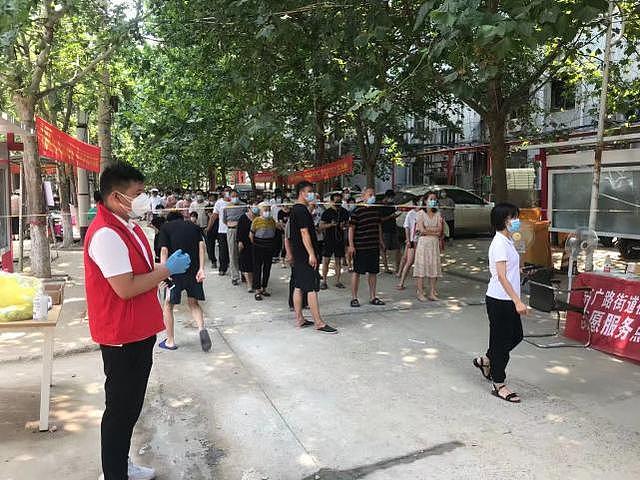 郑州封控区70岁父亲没饭吃，坐月子产妇冲出家门（组图） - 3