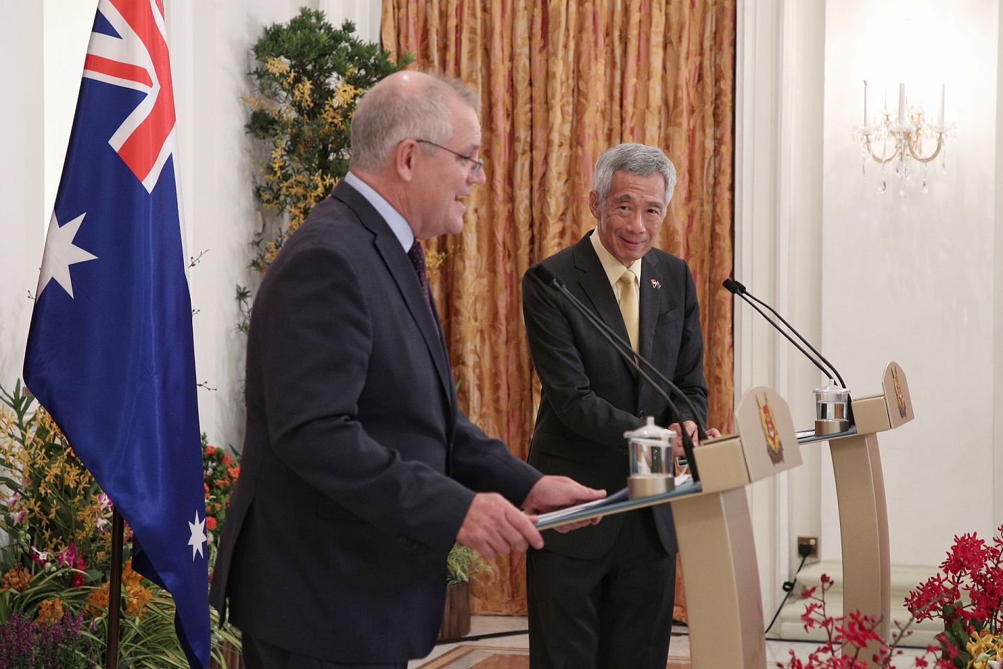 2021年6月10日，澳大利亚总理莫里森（左）和李显龙（右）在新加坡会面。（Reuters）