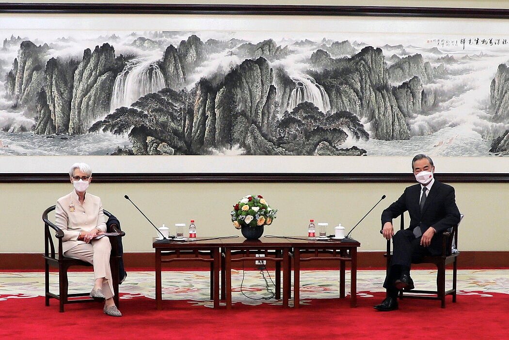 副国务卿谢尔曼上个月对中国的访问几乎没有取得进展。