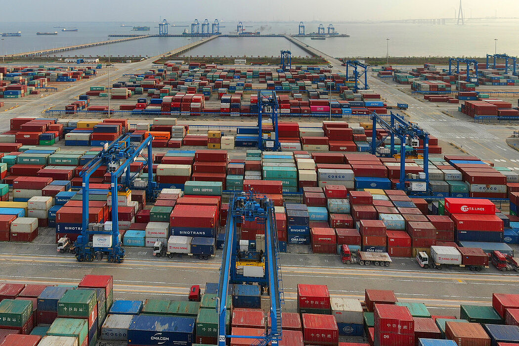 中国南通港的集装箱。美国商业团体致信要求拜登政府降低对中国制造商品的关税。