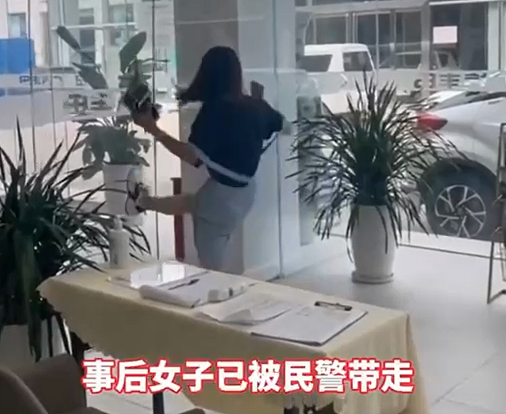 靓女面试未成功，怒砸4S店自称为了正义：我在北京没人敢惹