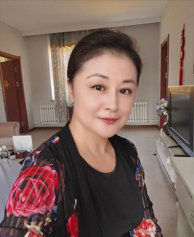 于月仙父女恩怨：曾被父亲扇耳光致耳鸣，父亲在飞机上心梗去世（组图） - 8