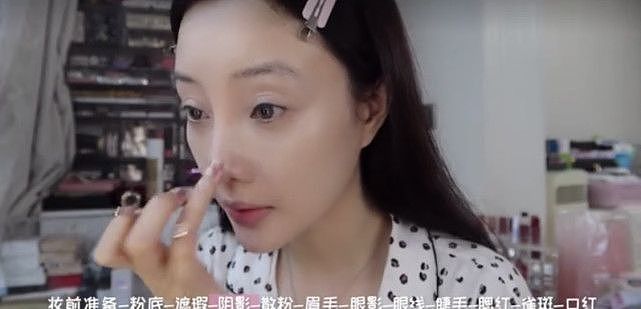 李小璐晒40岁纯素颜，热舞大秀马甲线，自夸“这才是真正的身材”