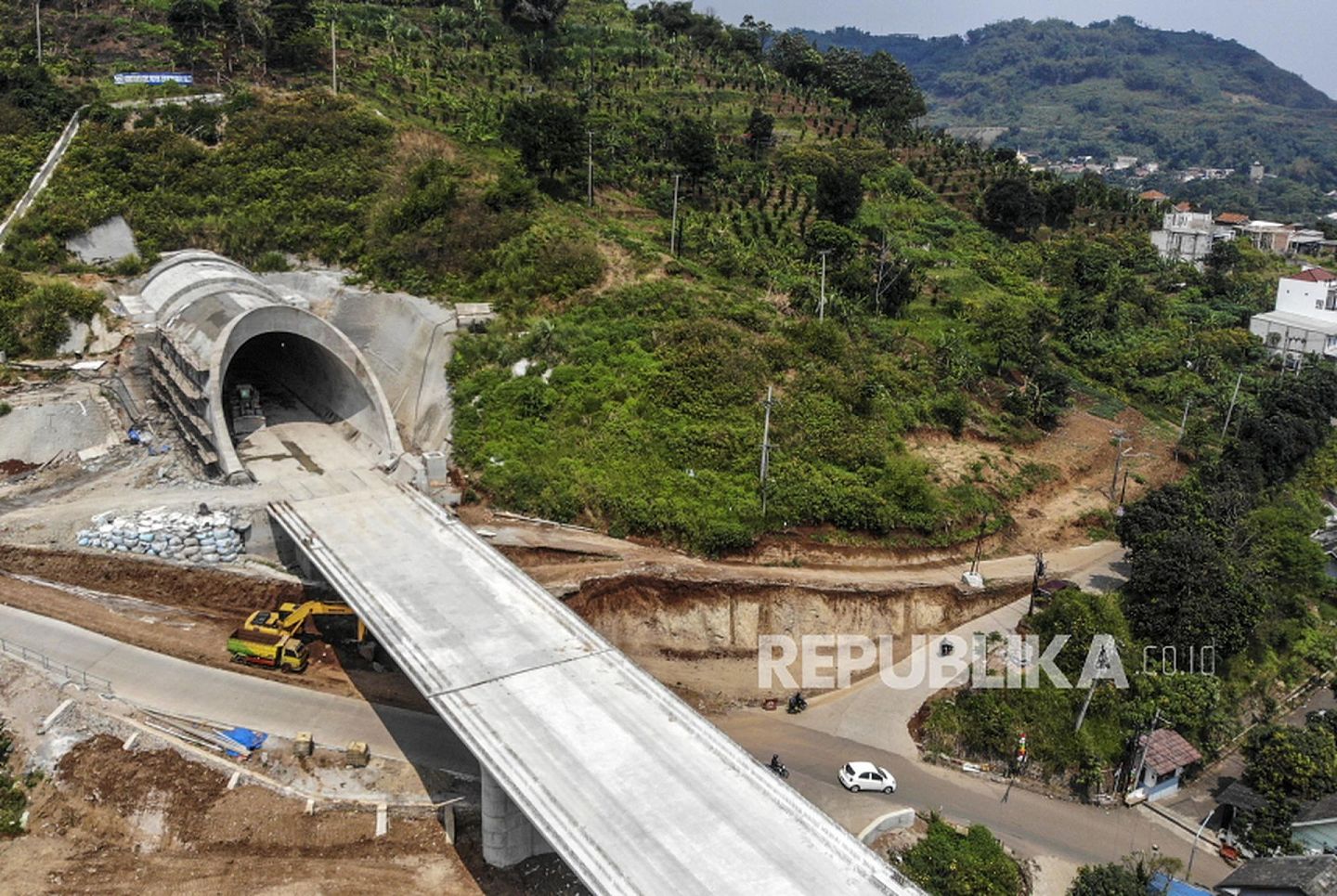 随着雅万高铁在2021年建设进度逐渐加快，印度尼西亚各界已经看到了希望。（印尼共和国报网页截图）