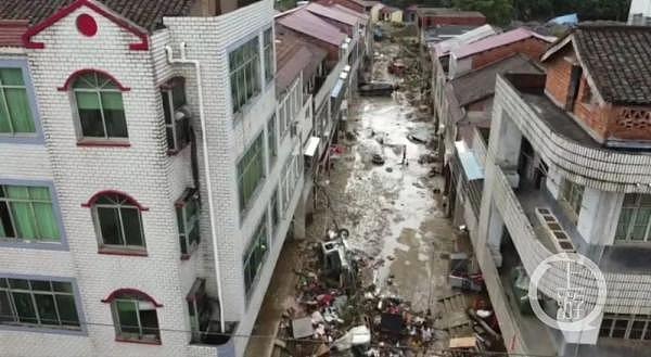 300毫米特大暴雨重创湖北柳林镇：临街一楼全被淹，多家商铺损失惨重