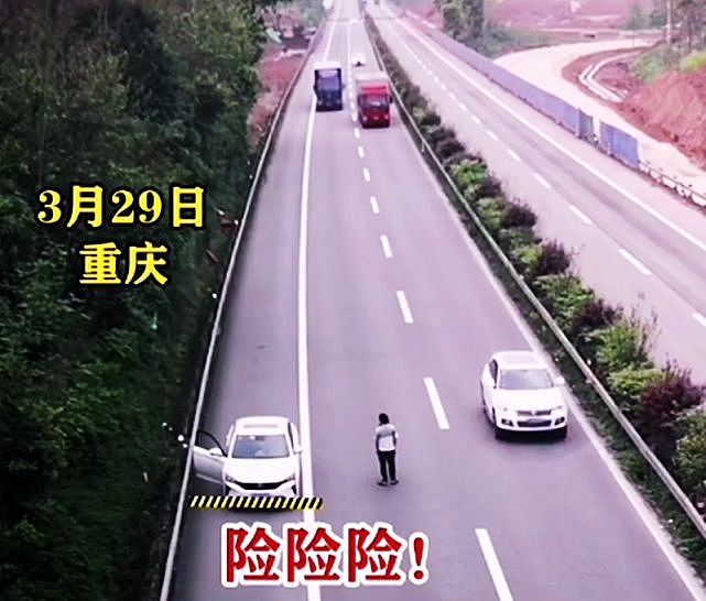 夫妻二人发生摩擦，女子高速公路当场脱衣裸体！路人：更狠的直接砍杀（组图） - 16