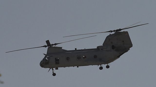 美国已派出军用直升机疏散使馆工作人员。