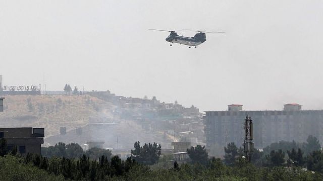 美国已派出军用直升机疏散使馆工作人员。