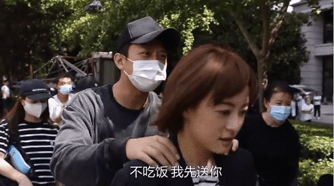 结婚10多年仍似热恋！邓超探班孙俪摸头捏肩 赵又廷被秀一脸